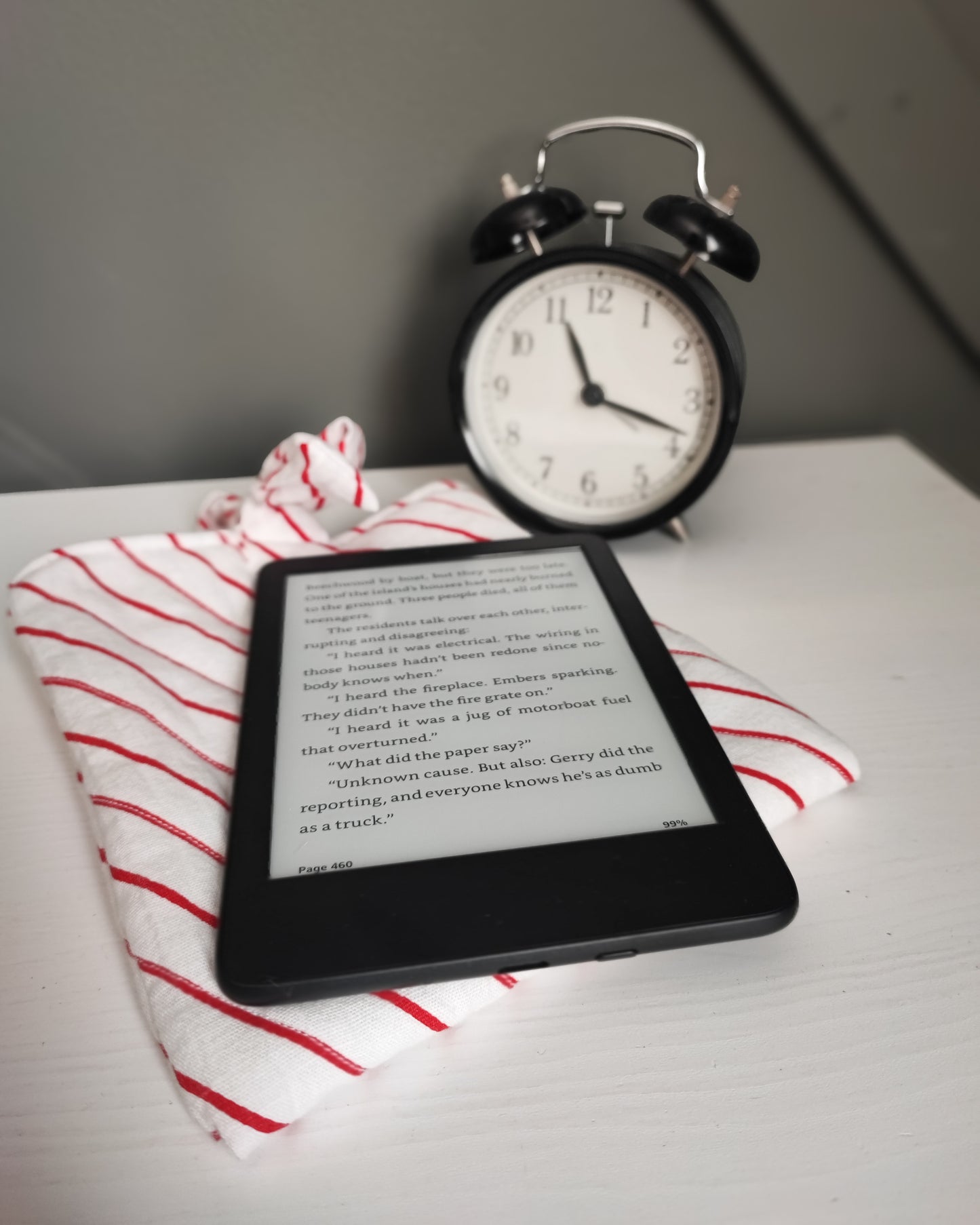Punavalkoinen tikattu Kindle pussukka