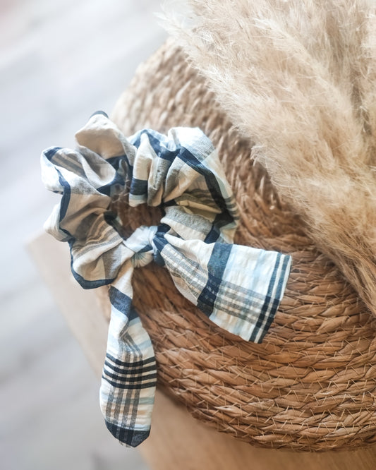 Sini beige ruudullinen rusetti scrunchie