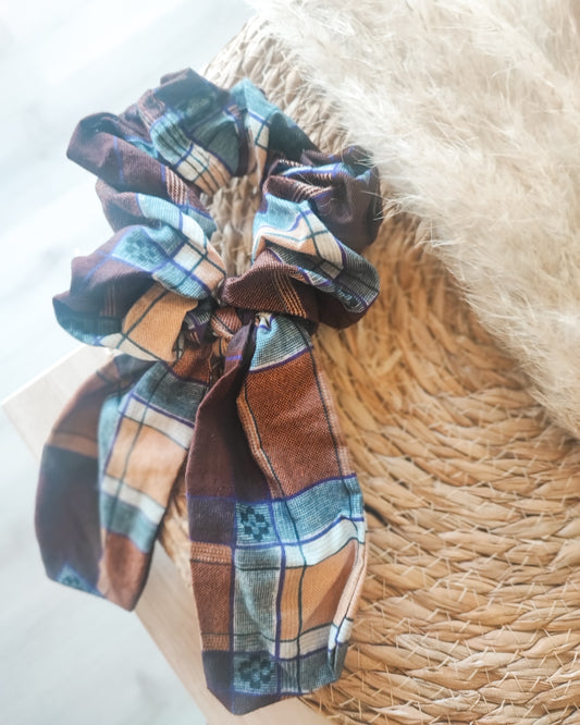 Ruskea rusetti scrunchie