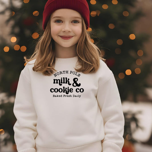 north pole milk & cookie lasten collegepaita