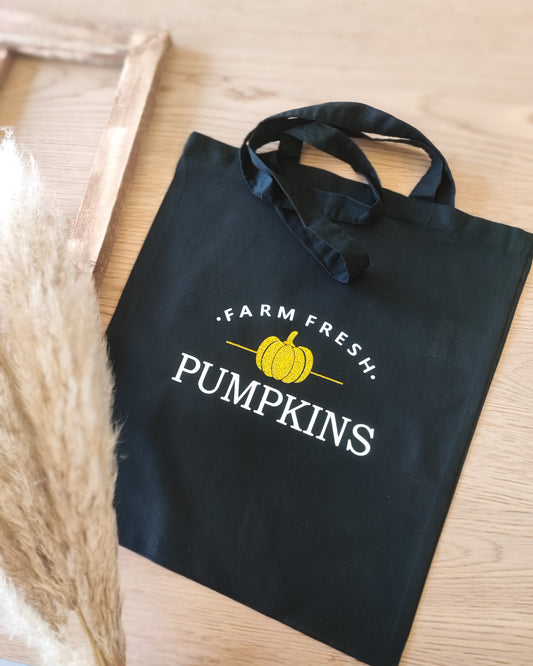 Farm fresh pumpkins kangaskassi
