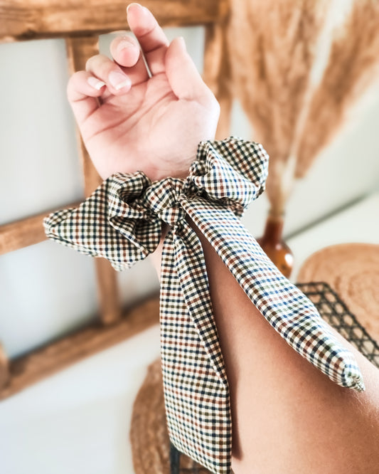 Ruskearuudullinen rusetti scrunchie