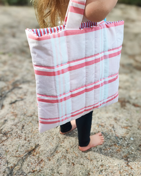 Vaaleanpuna- ruudullinen pieni tikattu kangaskassi
