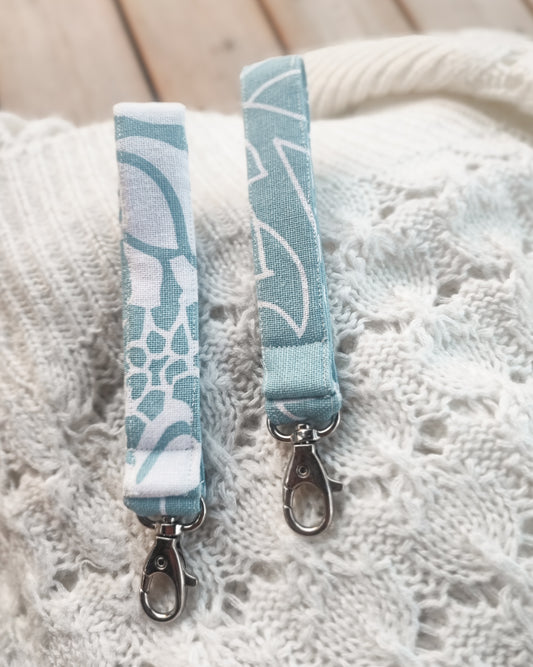 Mintunvihreä kukkakuvioinen wristlet avaimenperä